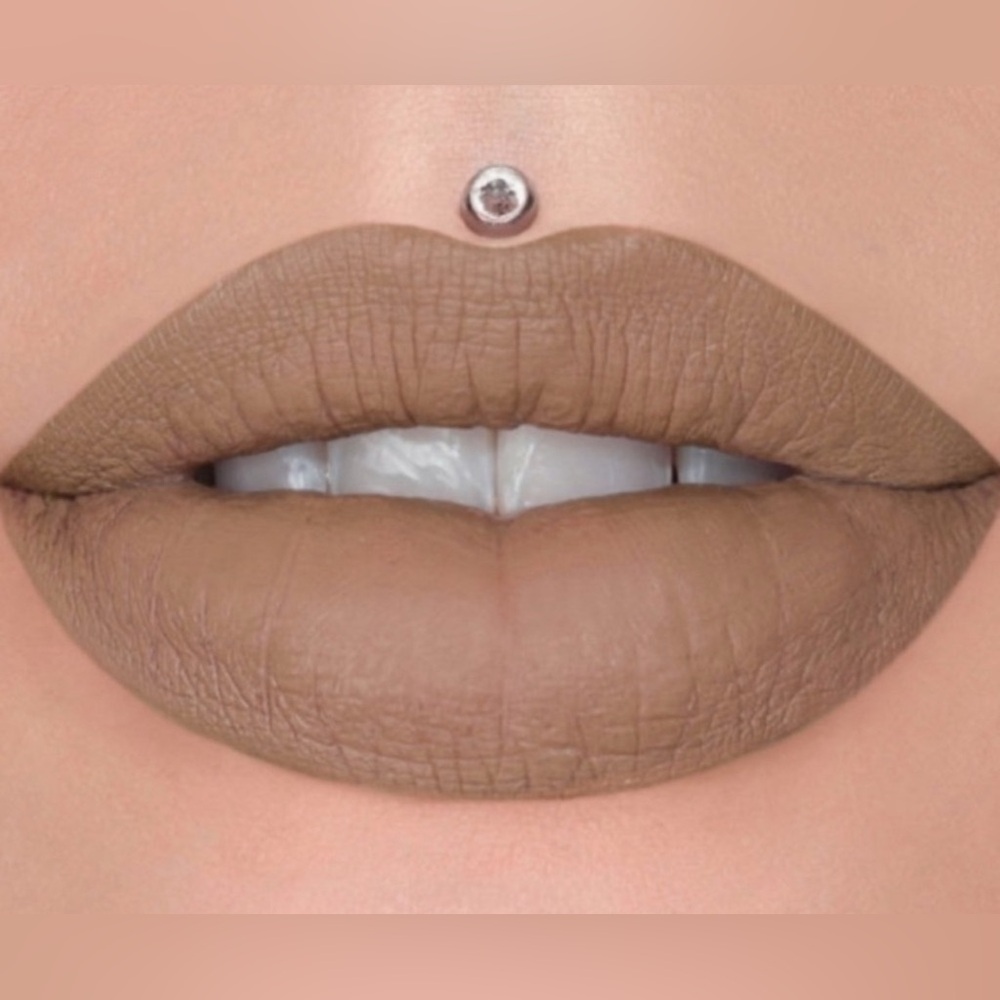 Gated Community Velour Liquid Lipstick by Jeffree Star, New in Box